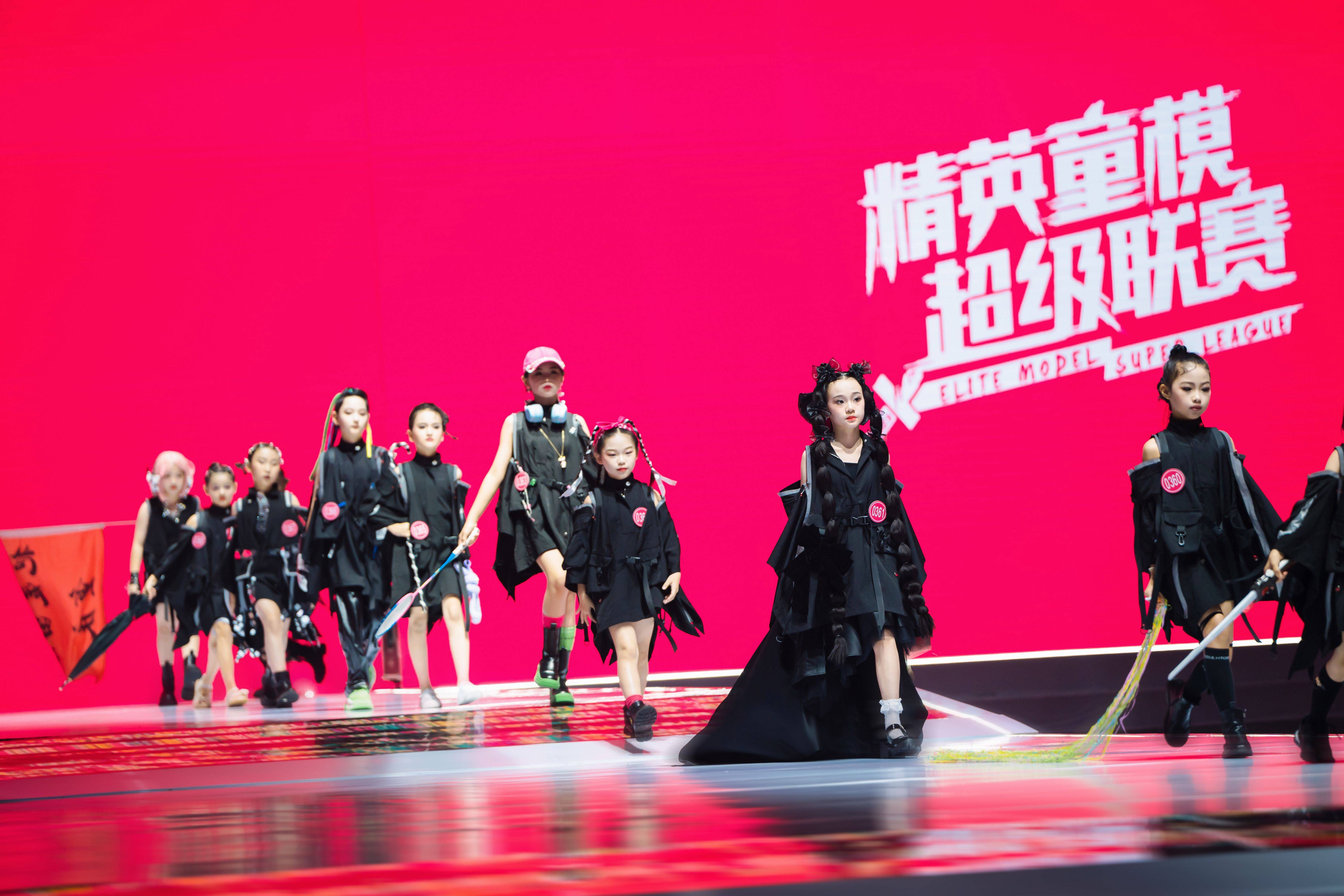 乐动体育登录-世界足坛盛事：女子足球精英联赛纷纷到场